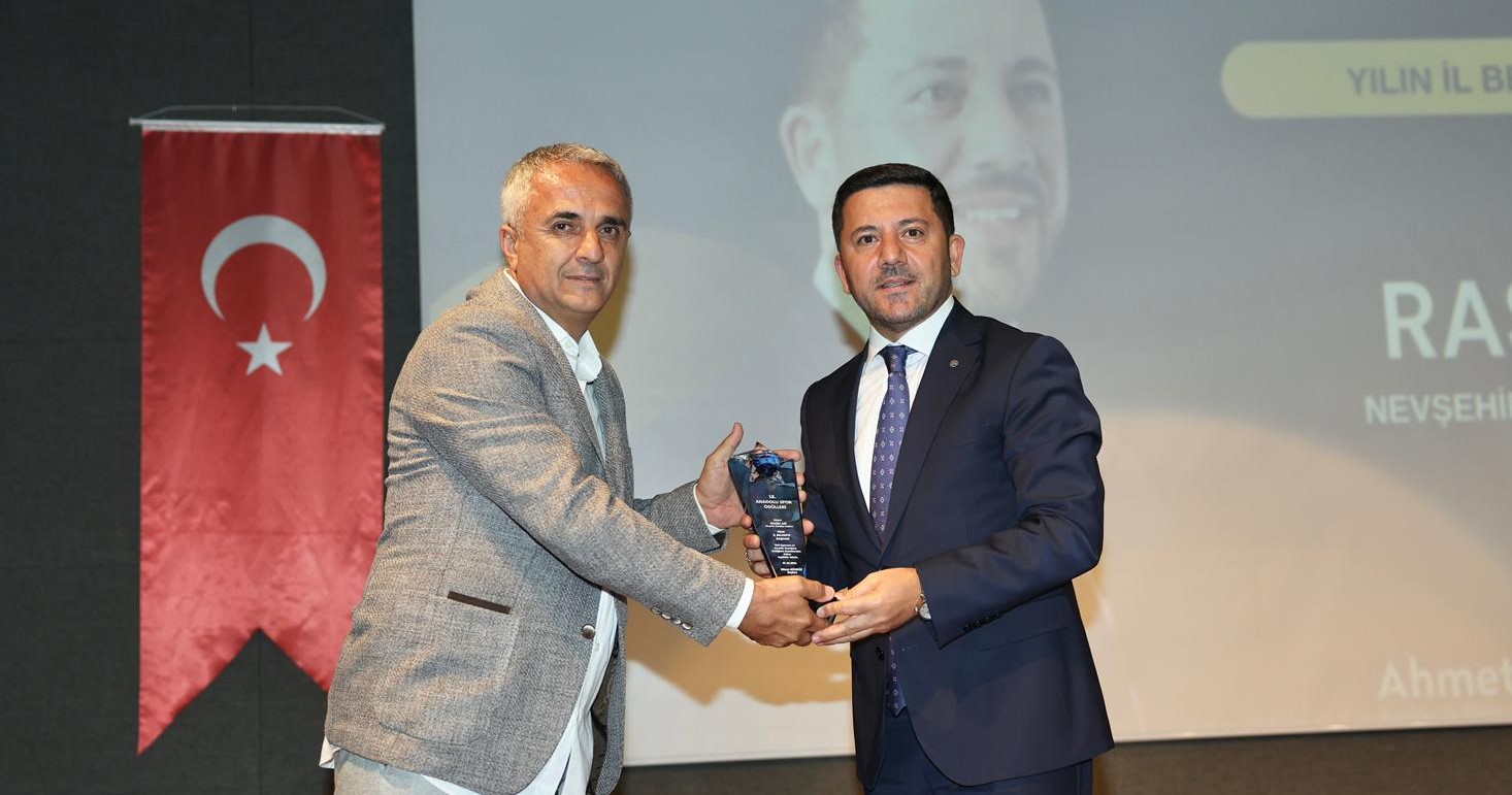 Belediye Başkanımız Rasim Arı, YILIN BELEDİYE BAŞKANI Seçildi